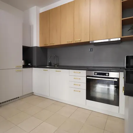 Kazinczy 2bdr With Ac, Smart Tv Budapeszt