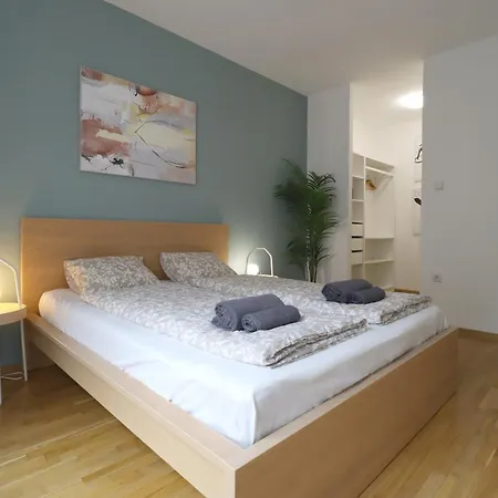 Kazinczy 2bdr With Ac, Smart Tv * Budapeszt