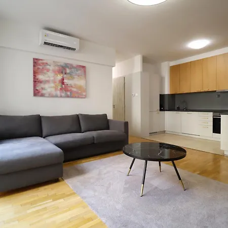 Lägenhet Kazinczy 2bdr With Ac, Smart Tv