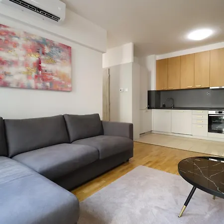 Lägenhet Kazinczy 2bdr With Ac, Smart Tv