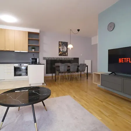 Kazinczy 2bdr With Ac, Smart Tv Lägenhet