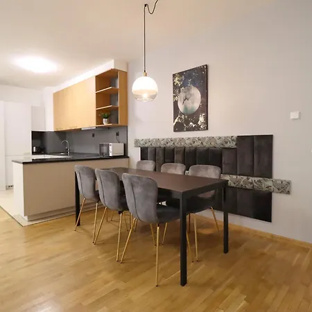 Lägenhet Kazinczy 2bdr With Ac, Smart Tv