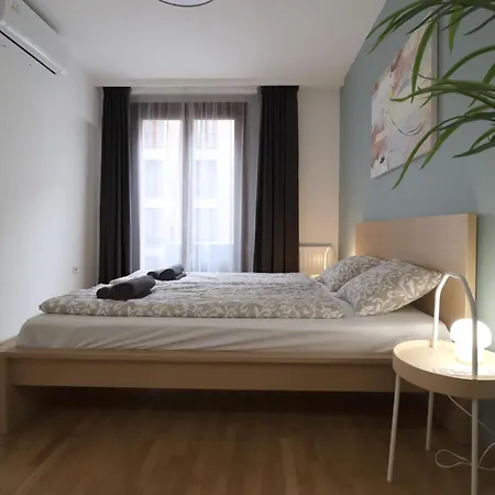 Kazinczy 2bdr With Ac, Smart Tv Lägenhet *